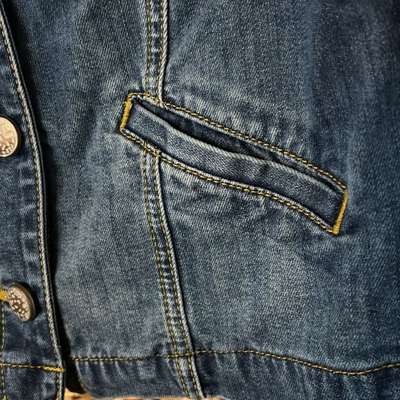 Cabi Cropped Jean Jacket - Picture 4 of 6